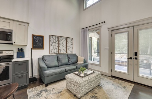 Wildwood House | ‘Whitewood’ w/Hot Tub: Peaceful Wildwood Retreat