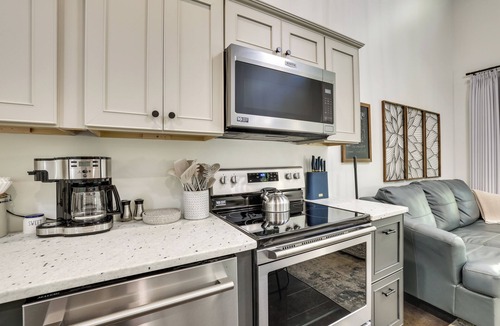Wildwood House | ‘Whitewood’ w/Hot Tub: Peaceful Wildwood Retreat
