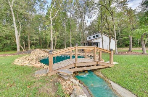Wildwood House | ‘Whitewood’ w/Hot Tub: Peaceful Wildwood Retreat