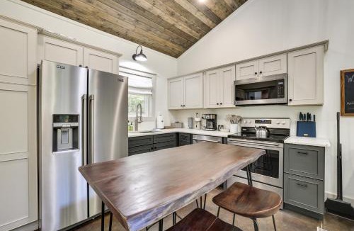 Wildwood House | ‘Whitewood’ w/Hot Tub: Peaceful Wildwood Retreat
