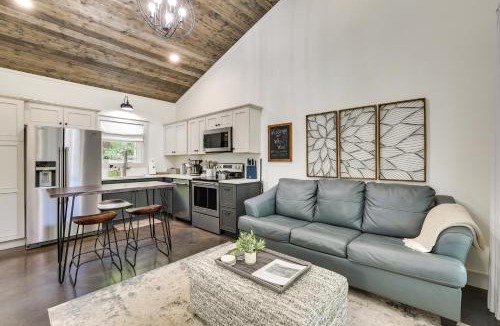 Wildwood House | ‘Whitewood’ w/Hot Tub: Peaceful Wildwood Retreat