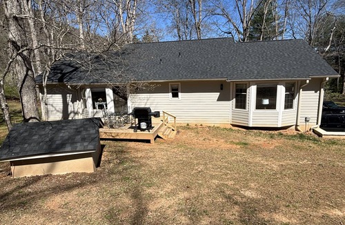 Horse Shoe House | Whole 3 Br 3Ba haven nestled in the heart of the Blue Ridge Mountains.