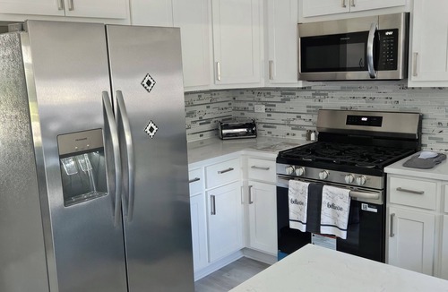 Calumet City House | Why pay for a hotel room when you can have a 3 bedroom house?
