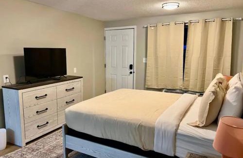 Townsend Hotel | Wildflower Room At The Trailblazer Unit 9