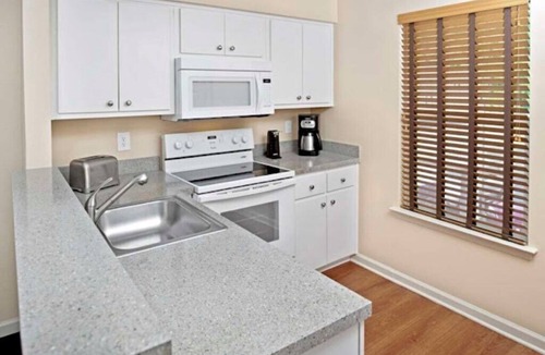 Berkeley Villa | Williamsburg | Family Colonial Stay | Pool + Hot Tub | 2BR Condo