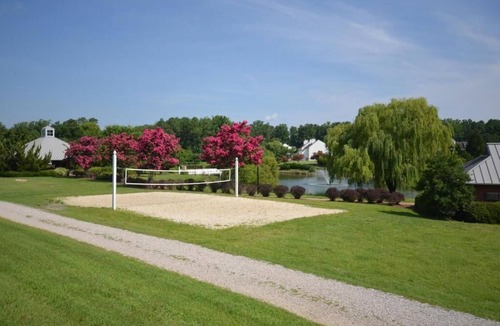 Berkeley Villa | Williamsburg | Historic Town Stay | Pool & Tennis | 2BR