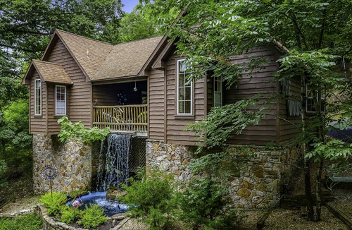 Eureka Springs Historic District Cabin | Willow@The Woods Cabins -Charming cabin 5 minute walk to downtown Eureka Springs