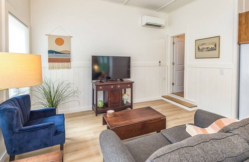Wilmington Cottage | Wilmington Midtown Guest Home. Minutes to downtown and the beach!