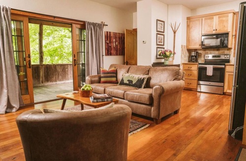 Lansing Cabin | Windfall Farm Aut Cottage