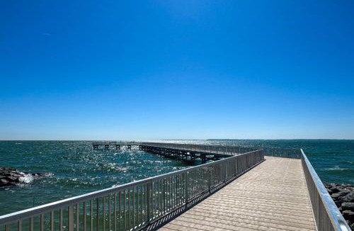 Westland House | Windmill Point' Home: Steps to Beach & Pier!
