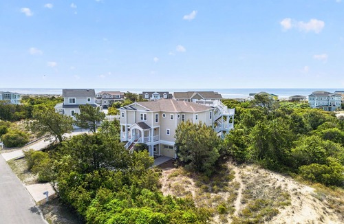 Holden Beach House | Windsong: Spacious 5-bedroom home in Ashton, MD, perfect for family getaways!