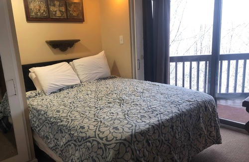 Ghent Apartment | Winterplace Condo E202