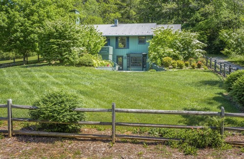 Fairview Cottage | Wintersun Cottage, Disc Golf Mecca, 2 Pvt Courses, 4 mi trails, A'ville 20 min