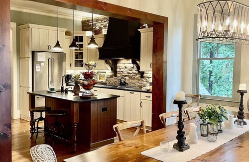 Six Mile House | Wonderful Gathering Spot For Large Families and Friends, 20 Minutes to Clemson