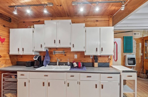 Bremen House | Wonderland Cabin - Quiet, Family-Friendly Stay - Near The Barn