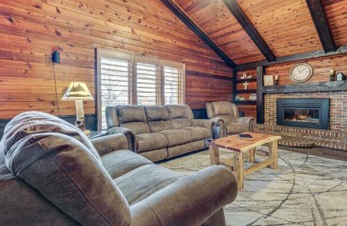 Spencerville House | Woodburn Group Getaway: Endless On-Site Fun!