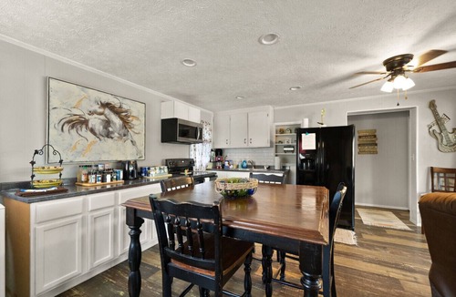 Sloans Valley House | Wooded Cottage with Fire Pit and Boat Parking