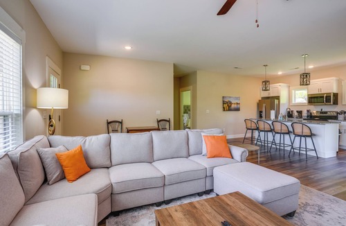 Lookout Valley Neighborhood Association Cottage | Wooded Escape w/Beautiful Backyard + Mtn Views!