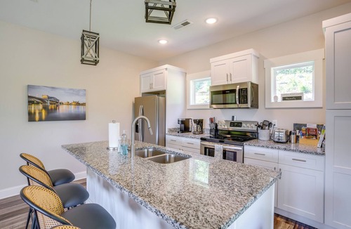 Lookout Valley Neighborhood Association Cottage | Wooded Escape w/Beautiful Backyard + Mtn Views!