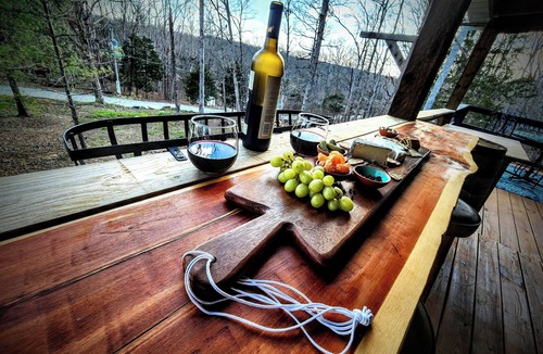 Cub Run Cabin | Wooded "Saltbox Cabin", Our Lake Access: 6 min walk, Kayaks!