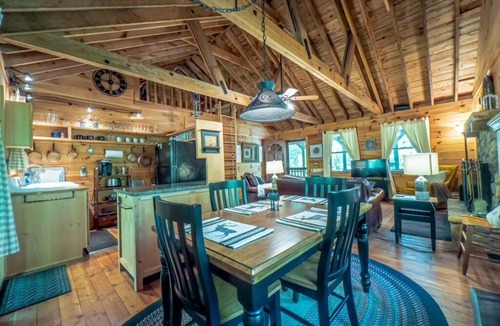 Cleveland Cabin | Woods Retreat at Table Rock
