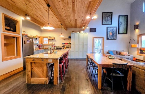 Chattanooga House | Woods Retreat~River Views~Spacious Home Near Chattanooga