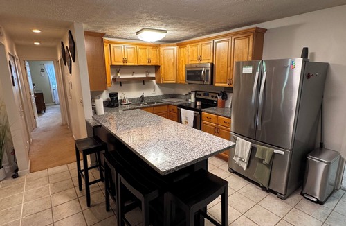 Bronston Condo | Woodson Bend 3 BR Condo 82-4, with AC, WiFi, Pool, Golf Course, Restaurant