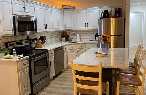 Bronston Condo | Woodson Bend Resort~Lake Cumberland 27-1 Life Way 3BR, 3BA Condo