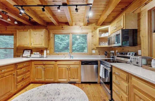 Mountain Vista House | Woodsy cabin with hot tub, gas fireplace, firepit, balcony & gas grill