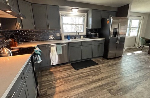 Liverpool House | Work + Relax + Play | 3BR Home w/Ping Pong Table