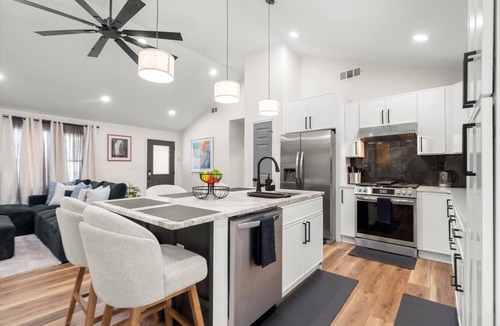 Belvedere Park House | World Cup Compound - 2 Luxury Homes! Sleeps 12