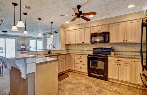Shell Island Condo | Wrightsville Dunes H-2B - Oceanfront condo with community pool, tennis, beach