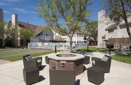 Eagan House | You Found it! 4 Comfortable Units, Free Breakfast, Free Parking, Onsite Pool