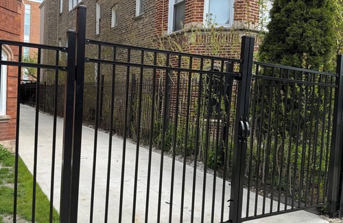 Albany Park Apartment | Your Chicago Home Base – 4BR, 2BA, Sleeps 15, Ideal for Families & Groups!
