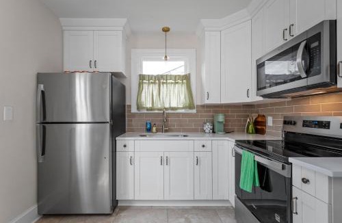 Montrose House | Your Futura Stay! 4 BR Near RIC with Gaming Lounge