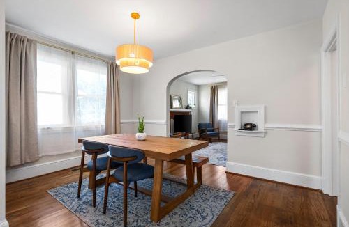 Montrose House | Your Futura Stay! 4 BR Near RIC with Gaming Lounge