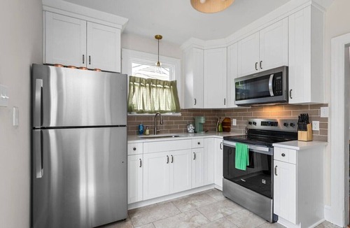 Montrose House | Your Futura Stay: 4 BR Near RIC with Gaming Lounge