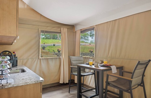 Troutman House | Zootastic Getaway | Private Zoo Access + Nature Retreat