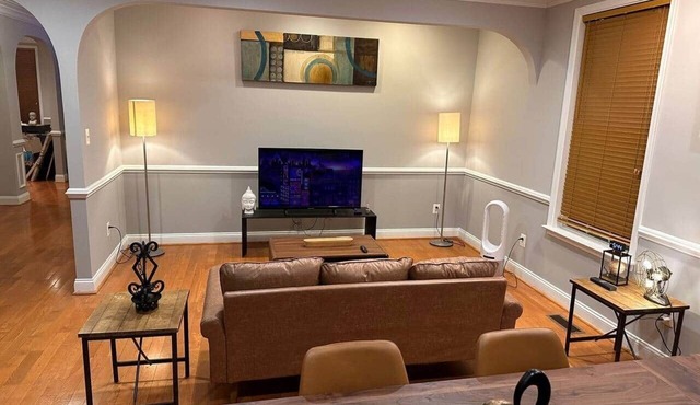 004a 25 Luxury 4 BR 2.5 Baths Upper Level Unit: Nonsmoking