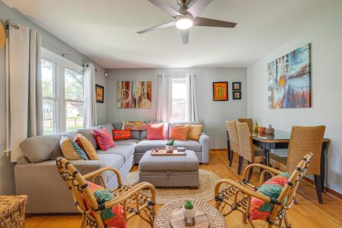 < 1 Mi to Colonial Beach: Coastal Gem w/2 Porches