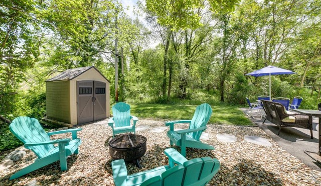 1 Mi to Indiana Dunes Nat'l Park: Home w/Patio!