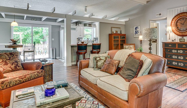 1 Mi to Science Center & Park! Pet-Friendly Haven