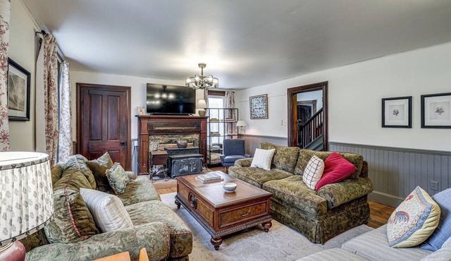 1880s Lexington Farmhouse: Sleeps 10, Close to VMI