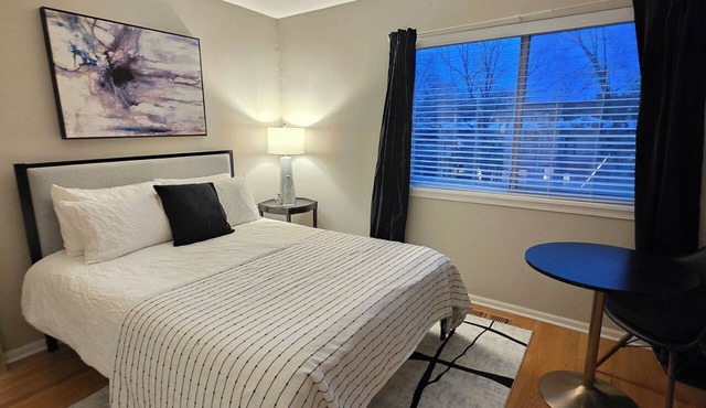 1Bed/1Bath Private Suite in Furnished Townhome University of Chicago Hyde Park