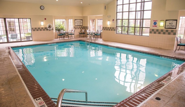 1BR Condo | Free Breakfast + Indoor Pool