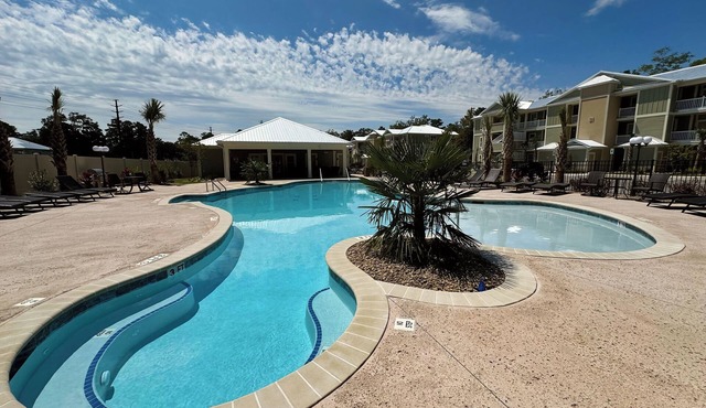 1st fl, 3-bed condo, mins from beach, Marshwalk, and golf!