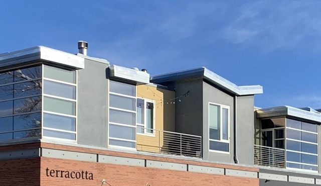 2-Bdrm 2-Bath Luxury Loft on Pearl St & 20th w/Flatirons Views in Boulder