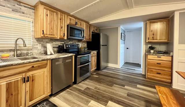 2 bedroom 2 bathroom home in Calhoun