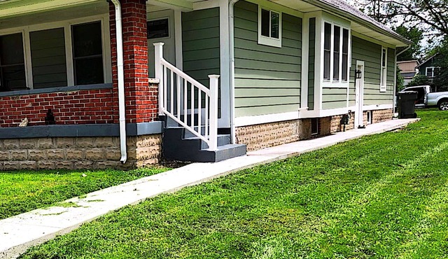 2-bedroom house in charming Indianapolis with WiFi, AC. Start your getaway now