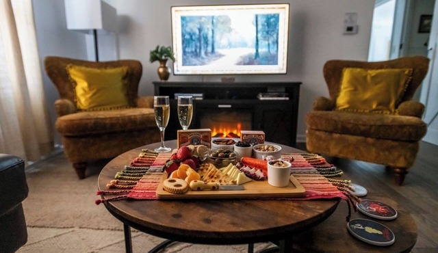 2 Connected Private Suites| 0.4mi OWU |Free Parking|Quiet Street|Patio|W/D